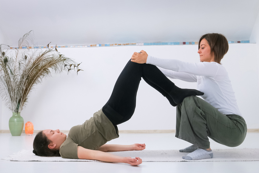 Teenager getting Shiatsu massage from Shiatsu masseuse